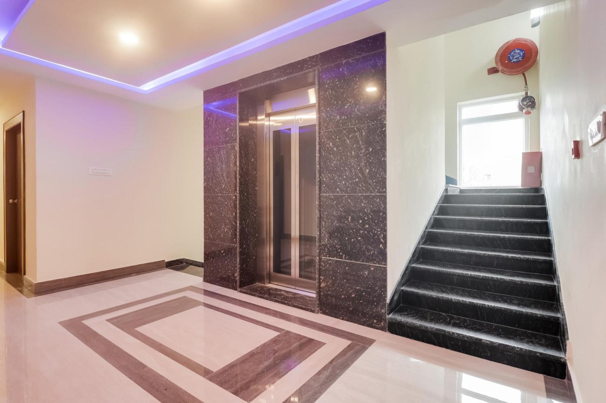 ホテル Townhouse Dj Grand ティルパティ エクステリア 写真