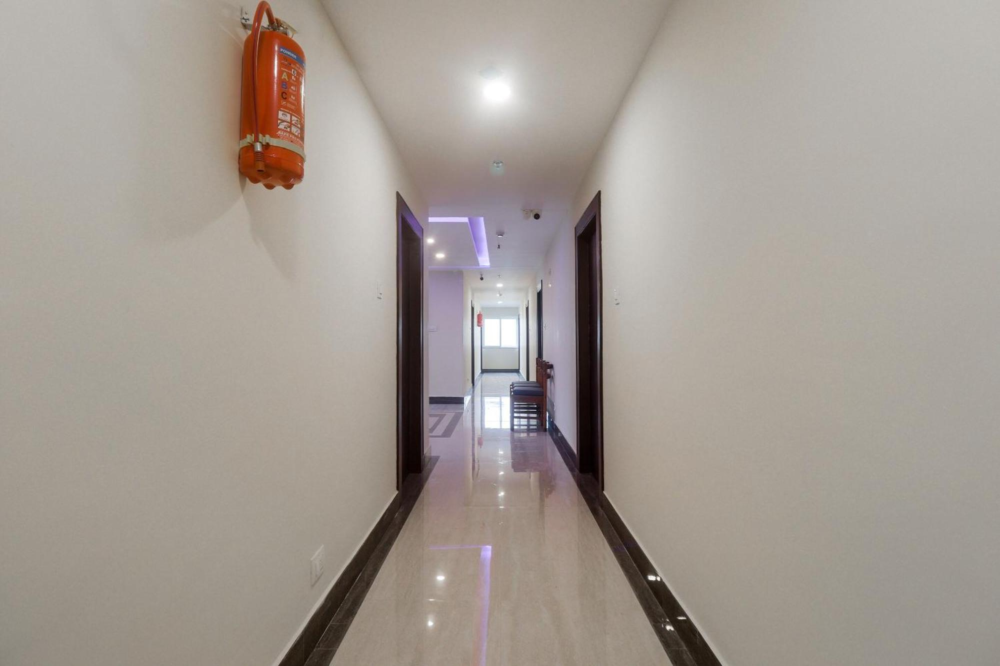 ホテル Townhouse Dj Grand ティルパティ エクステリア 写真
