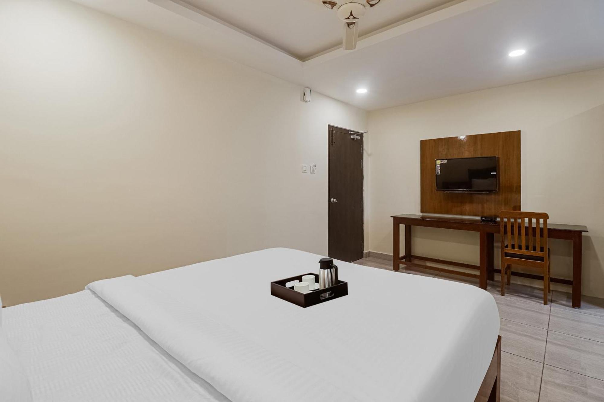ホテル Townhouse Dj Grand ティルパティ エクステリア 写真