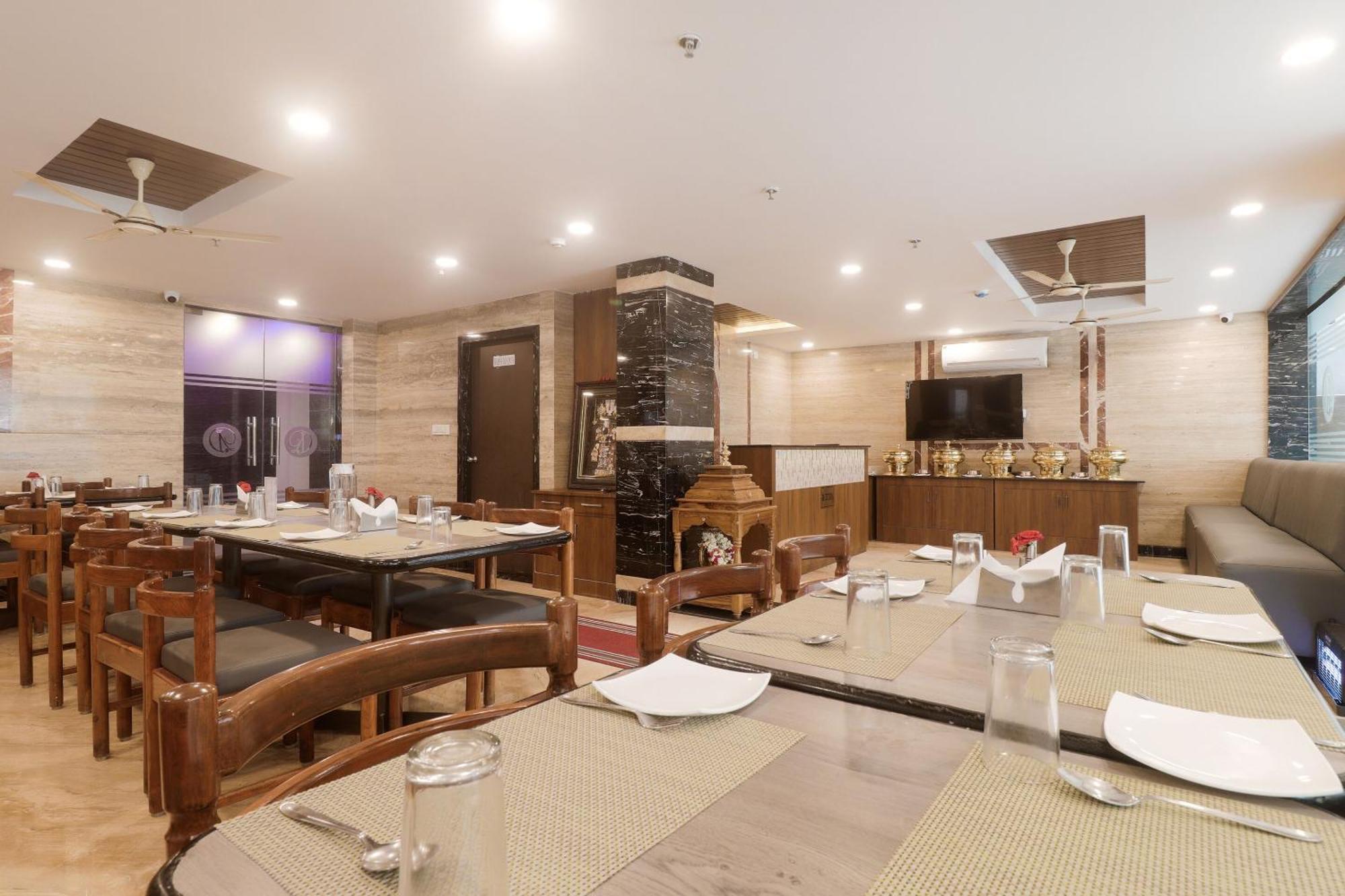 ホテル Townhouse Dj Grand ティルパティ エクステリア 写真