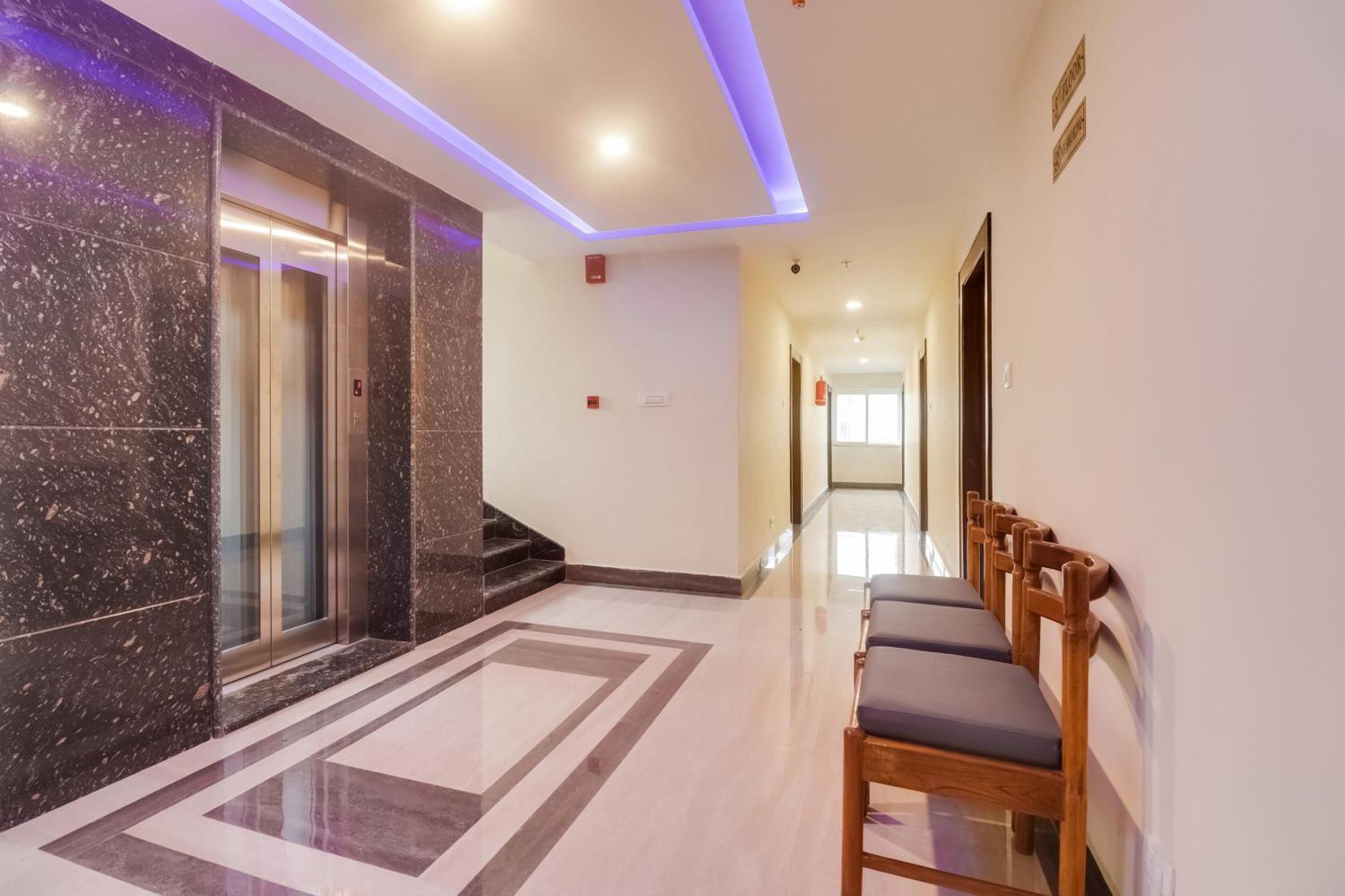 ホテル Townhouse Dj Grand ティルパティ エクステリア 写真