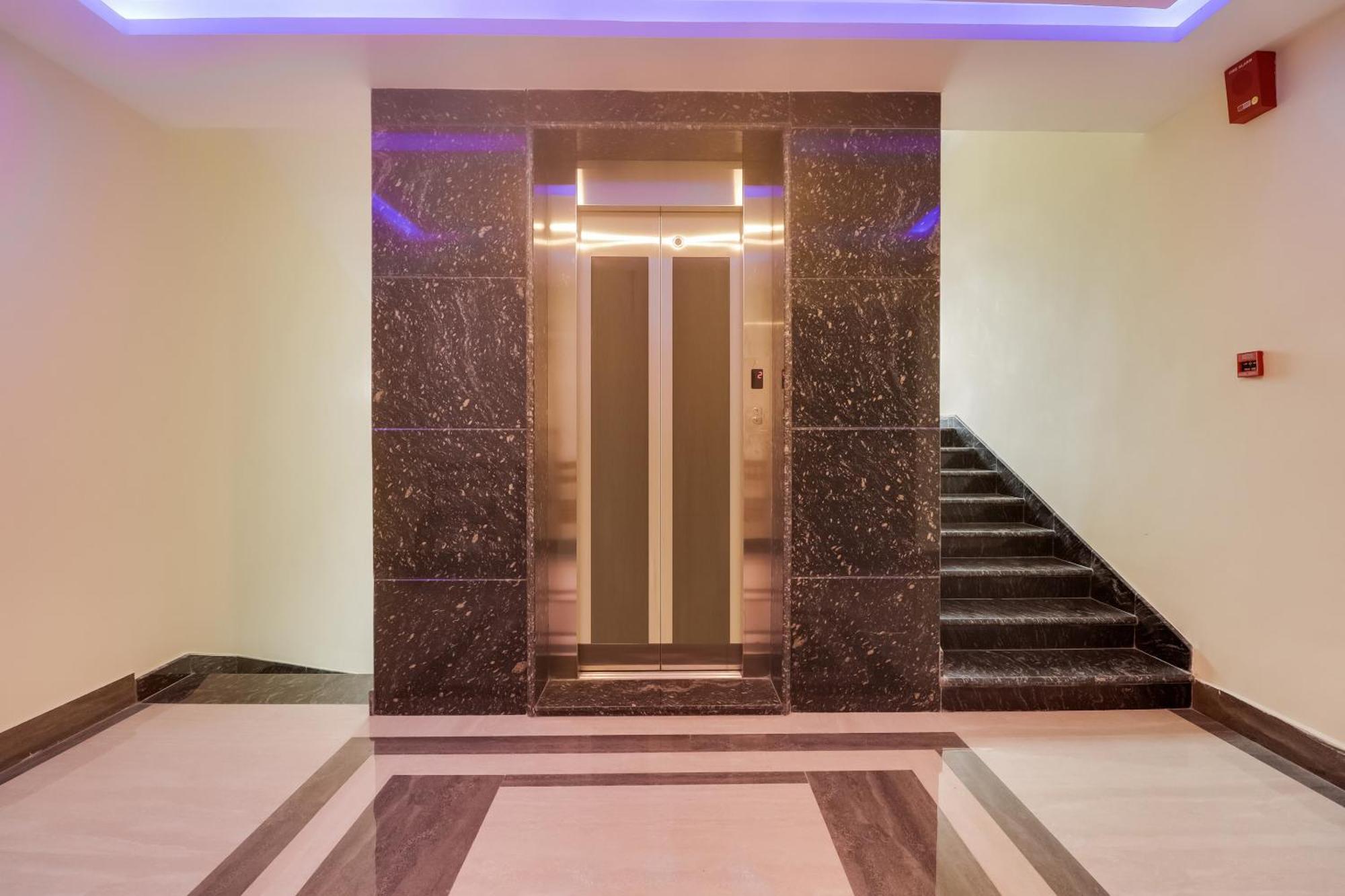 ホテル Townhouse Dj Grand ティルパティ エクステリア 写真