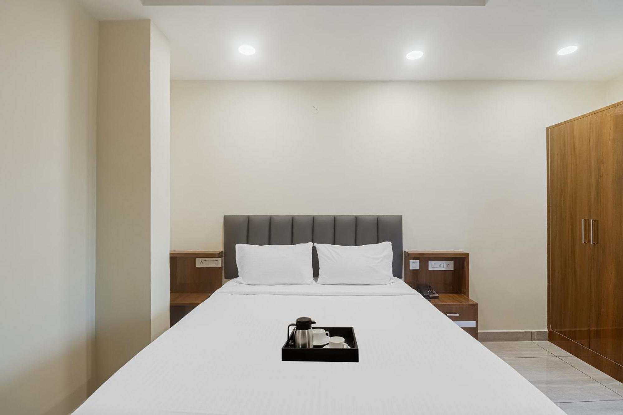 ホテル Townhouse Dj Grand ティルパティ エクステリア 写真
